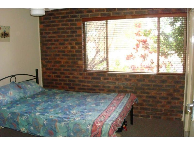 8 Catamaran, Manly West QLD 4179