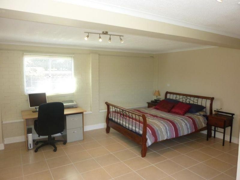 8 Nemarra Street, Wynnum West QLD 4178