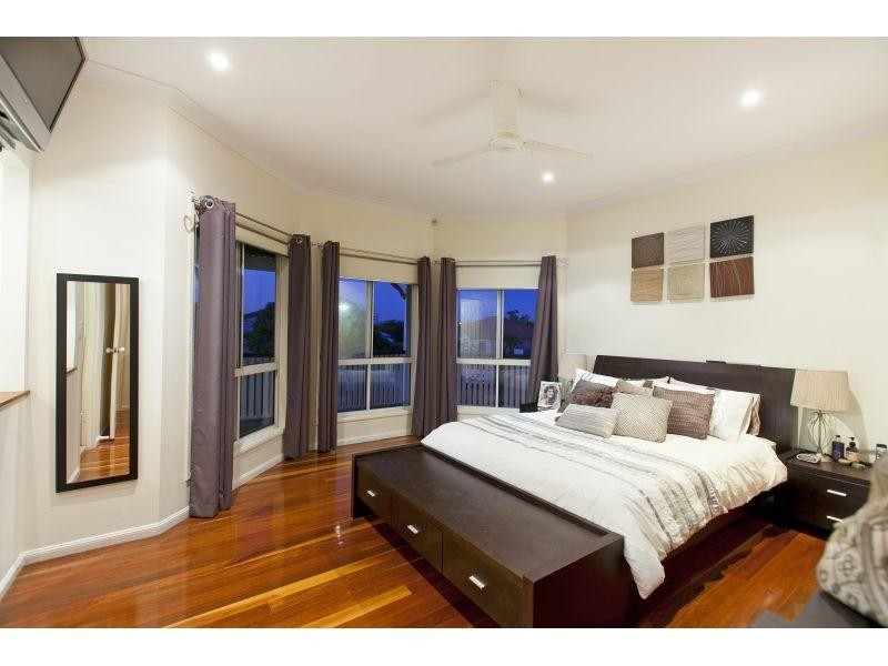 27 Sweetapple Place, Manly West QLD 4179