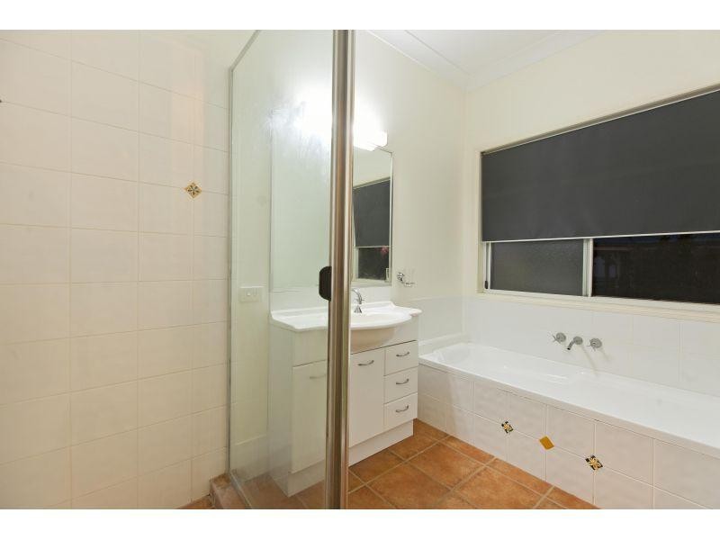 27 Sweetapple Place, Manly West QLD 4179
