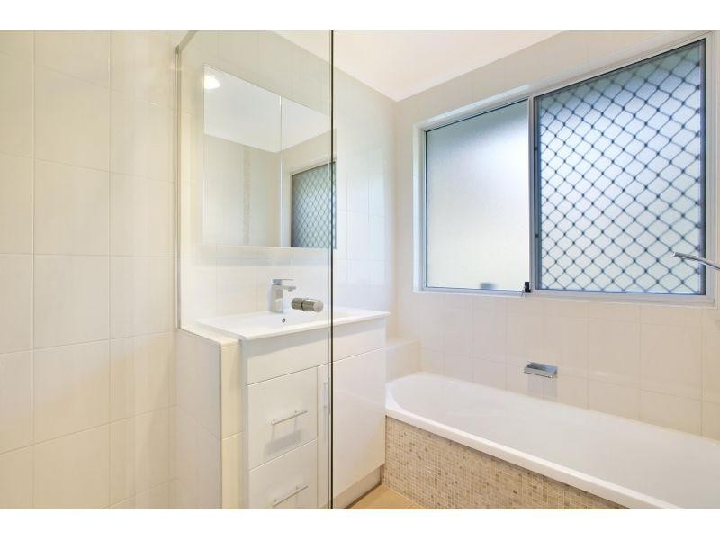 4 Idamea Street, Carina Heights QLD 4152