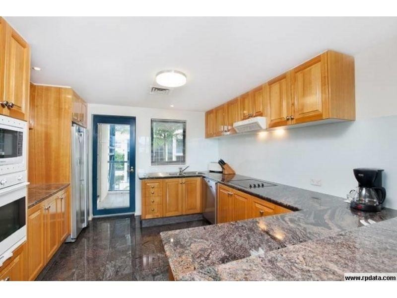 11/2 Goodwin Street, Kangaroo Point QLD 4169