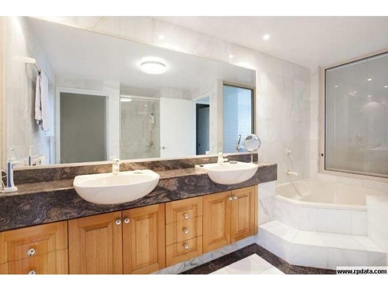 11/2 Goodwin Street, Kangaroo Point QLD 4169
