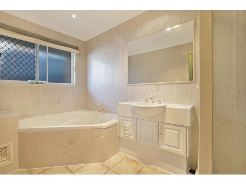 15  Christina Place, Belmont QLD 4153