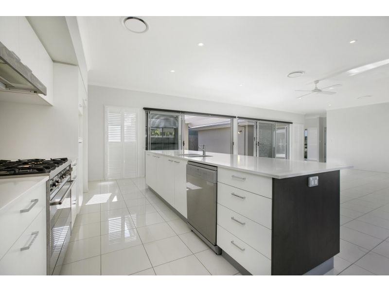 28 Esk Street, Wakerley QLD 4154