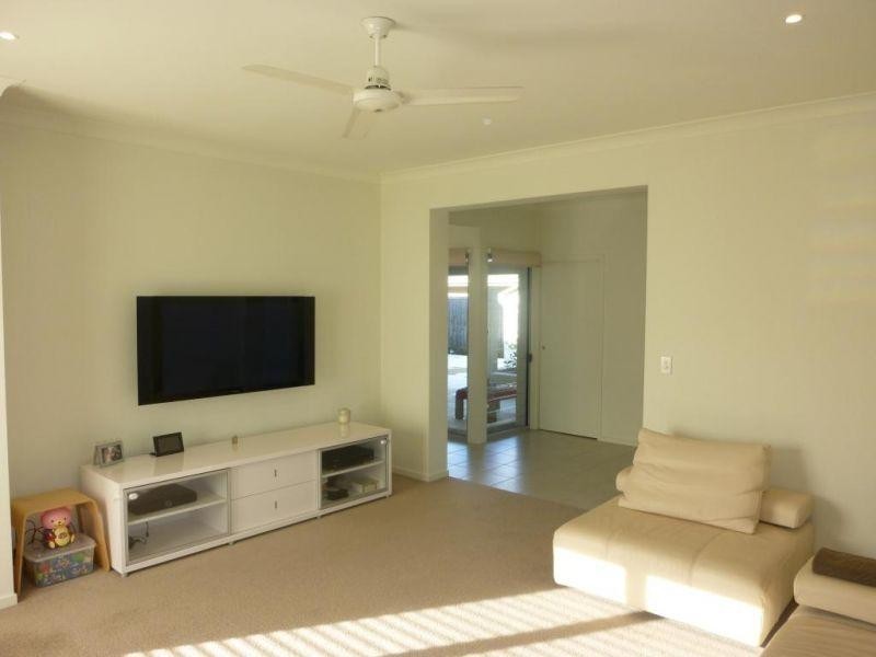 2 Franklin Street, Wakerley QLD 4154