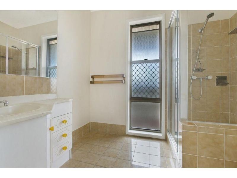 16 Kingsley Tce, Wynnum QLD 4178