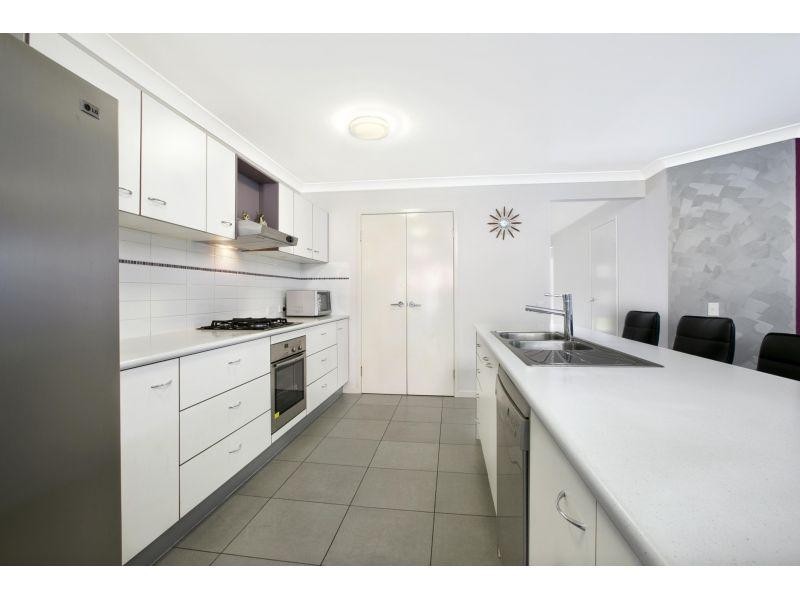 4 Chipping Close, Wakerley QLD 4154