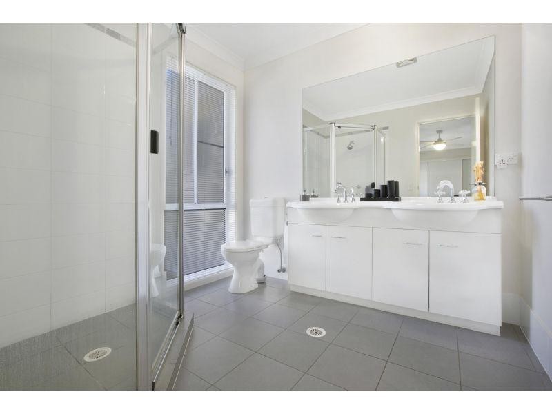 4 Chipping Close, Wakerley QLD 4154