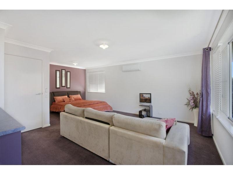 4 Chipping Close, Wakerley QLD 4154