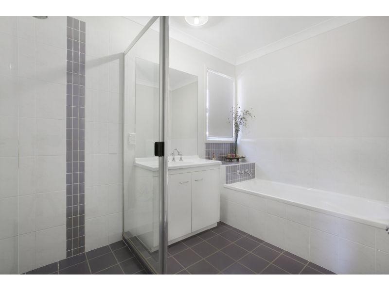 4 Chipping Close, Wakerley QLD 4154