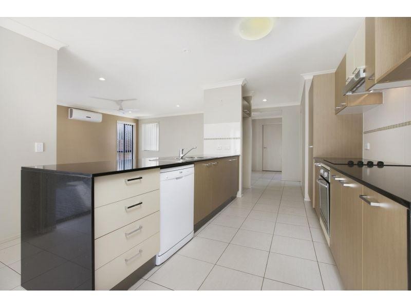 17 Lachlan Drive, Wakerley QLD 4154