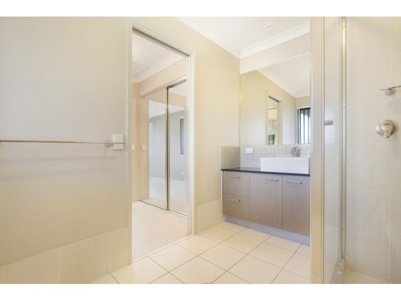 17 Lachlan Drive, Wakerley QLD 4154