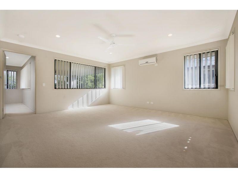 17 Lachlan Drive, Wakerley QLD 4154