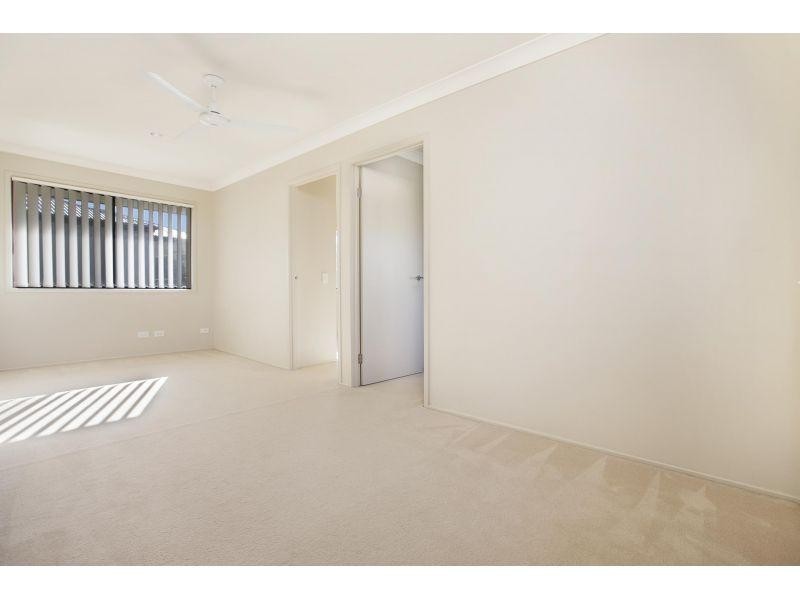 17 Lachlan Drive, Wakerley QLD 4154