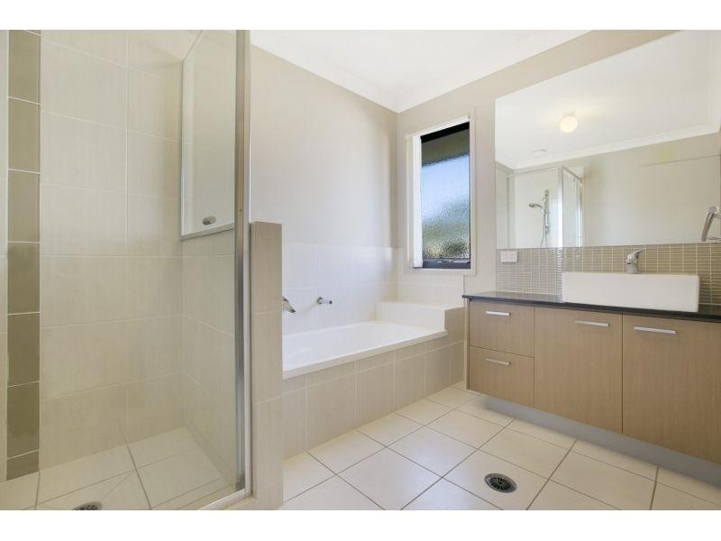 17 Lachlan Drive, Wakerley QLD 4154