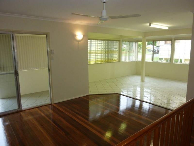 50 Roseberry Parade, Wynnum West QLD 4178