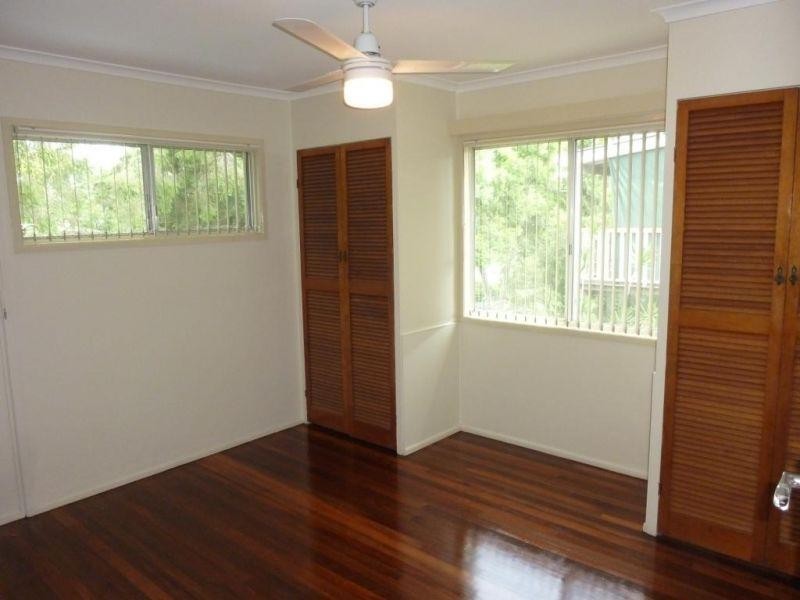 50 Roseberry Parade, Wynnum West QLD 4178