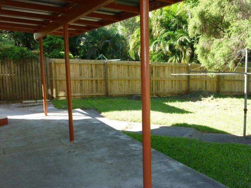 50 Roseberry Parade, Wynnum West QLD 4178