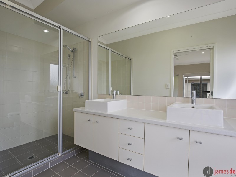 32  Macquarie Street, Wakerley QLD 4154