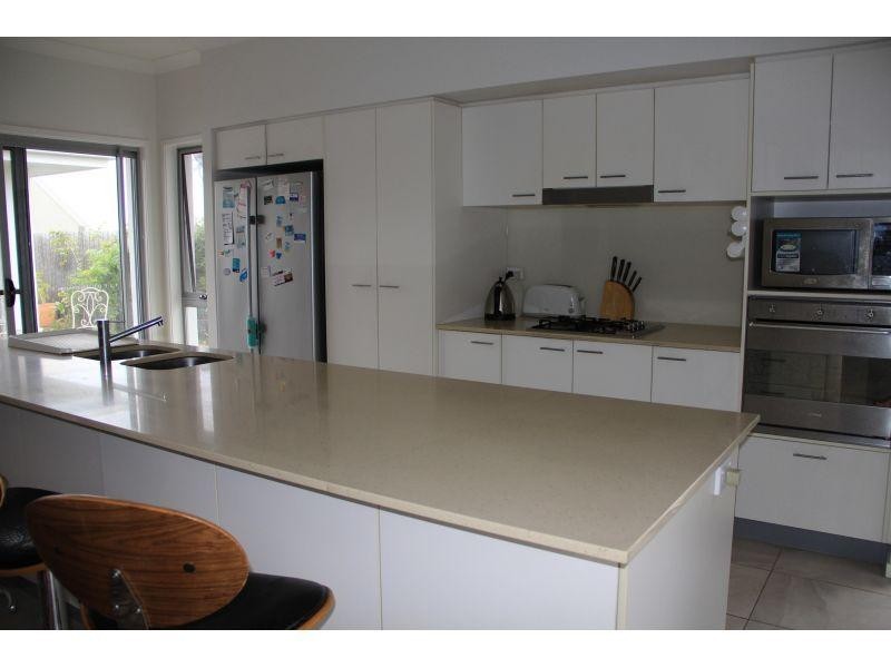 8 Franklin Street, Wakerley QLD 4154