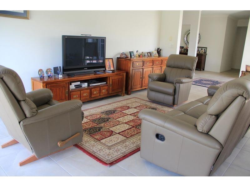 8 Franklin Street, Wakerley QLD 4154