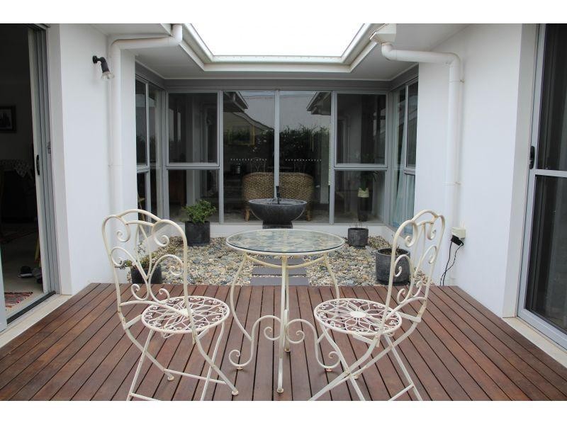 8 Franklin Street, Wakerley QLD 4154