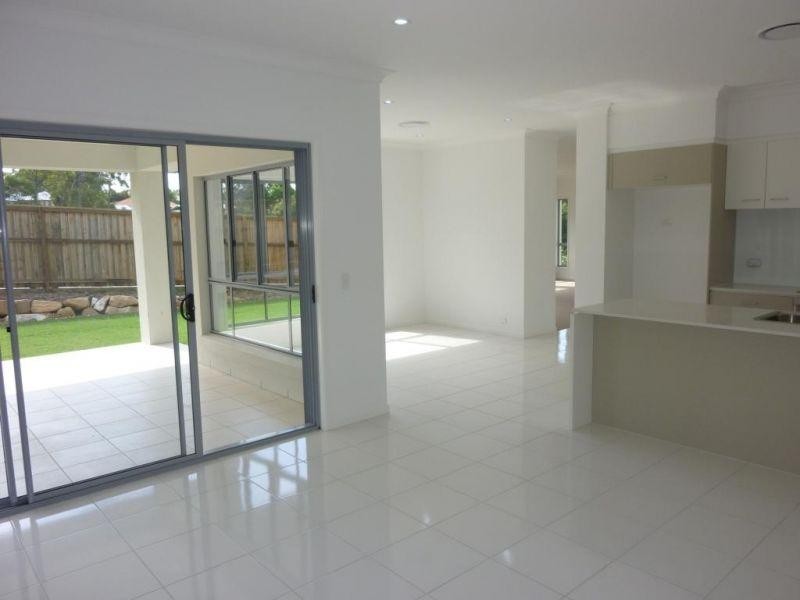 68 Highland Crescent, Belmont QLD 4153