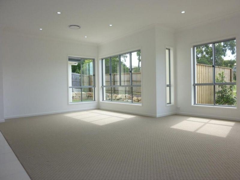 68 Highland Crescent, Belmont QLD 4153