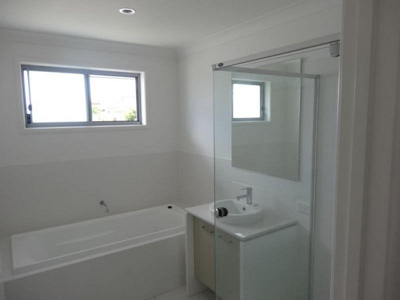 68 Highland Crescent, Belmont QLD 4153
