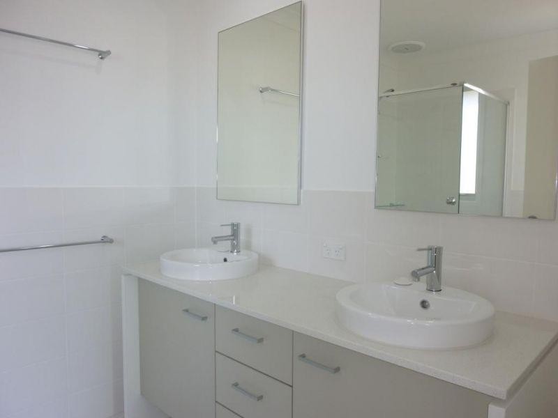 68 Highland Crescent, Belmont QLD 4153