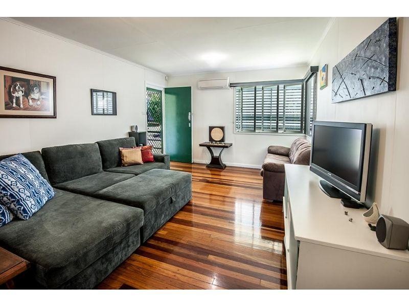 73  Mingera Street, Mansfield QLD 4122