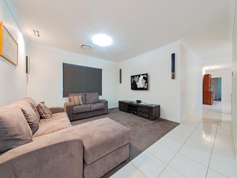 8 McMullan Close, Gumdale QLD 4154