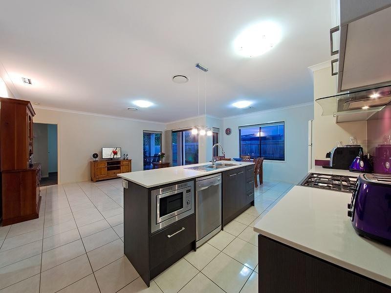 8 McMullan Close, Gumdale QLD 4154