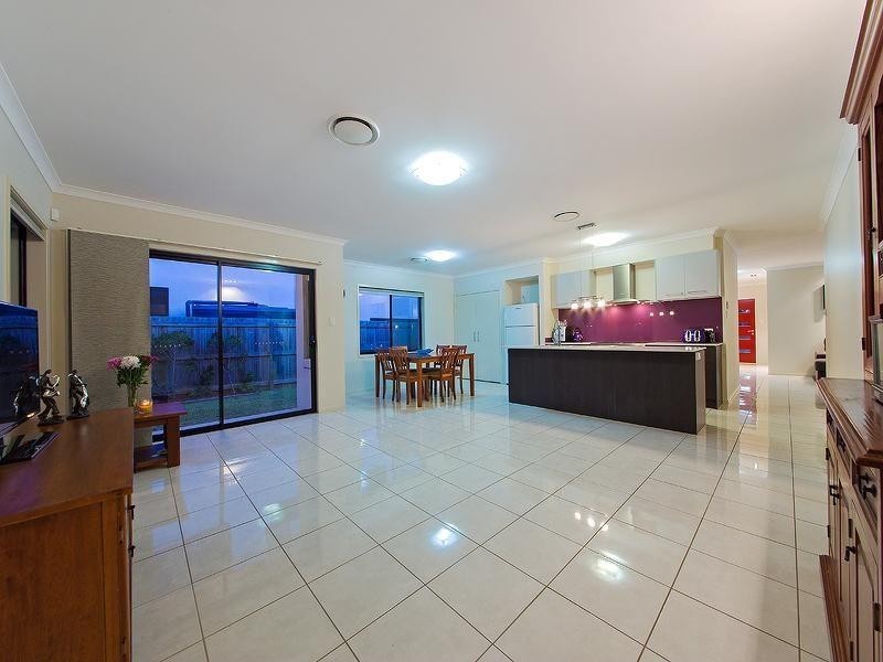 8 McMullan Close, Gumdale QLD 4154