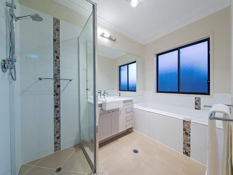 8 McMullan Close, Gumdale QLD 4154