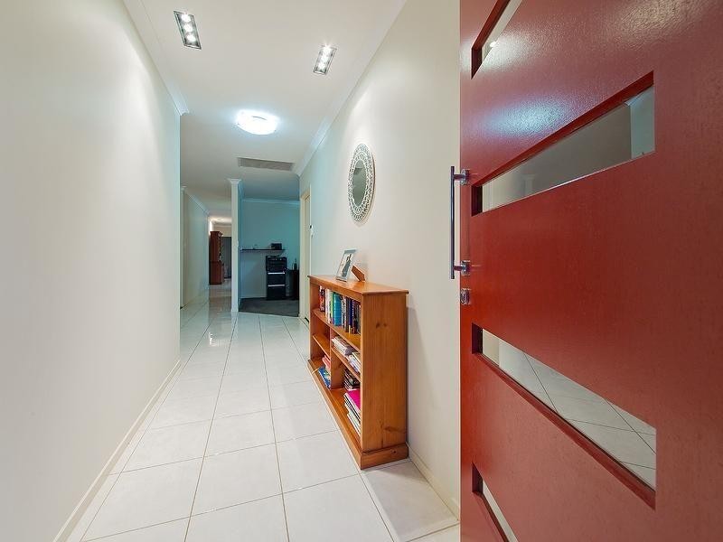 8 McMullan Close, Gumdale QLD 4154