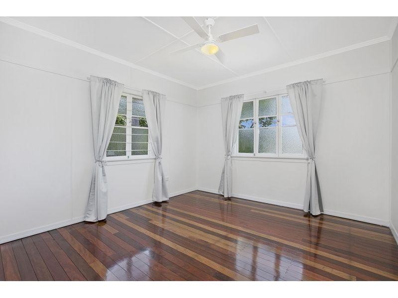 2306 Wynnum Road, Wynnum QLD 4178