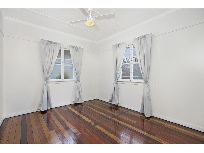 2306 Wynnum Road, Wynnum QLD 4178