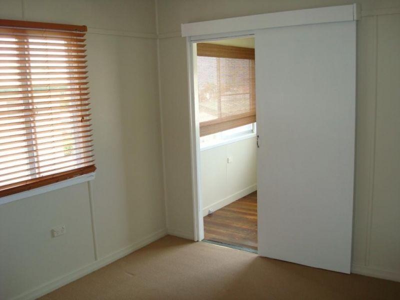 33 Gordon Parade, Manly QLD 4179