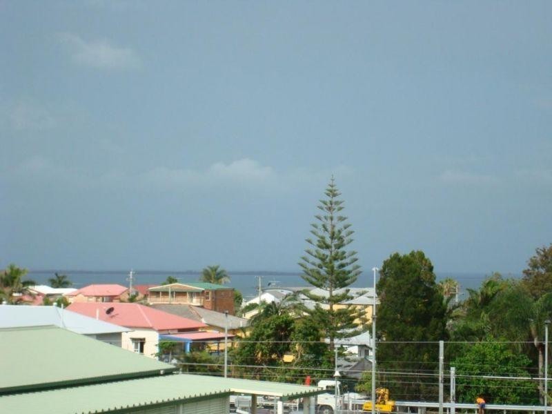 33 Gordon Parade, Manly QLD 4179