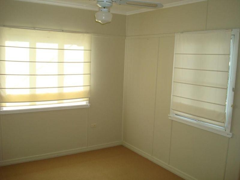 33 Gordon Parade, Manly QLD 4179