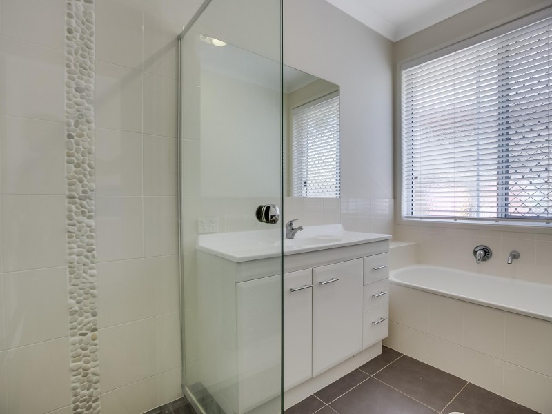 15 Treetop Place, Manly West QLD 4179