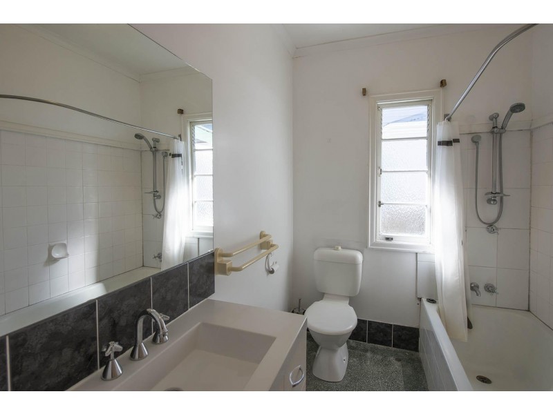 90 Solar Street, Coorparoo QLD 4151