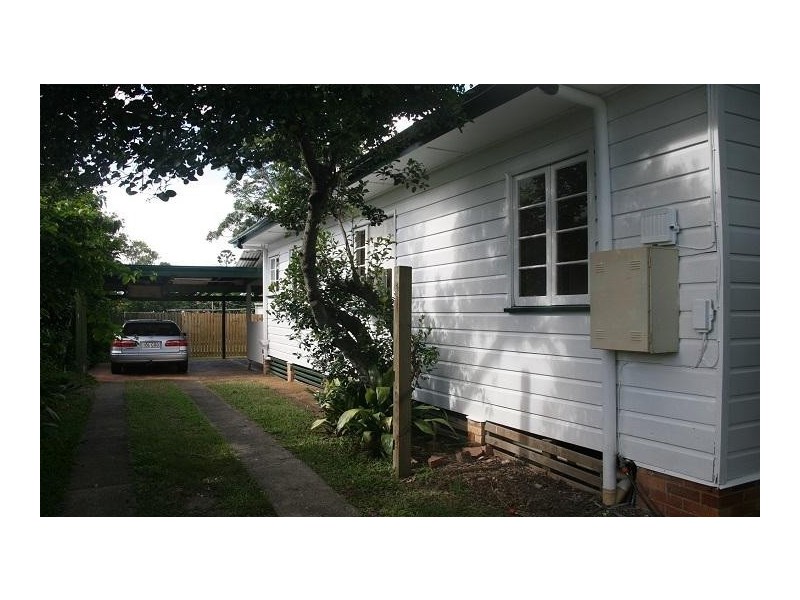 90 Solar Street, Coorparoo QLD 4151