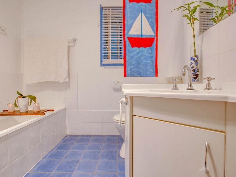 74  Randall Road, Wynnum West QLD 4178