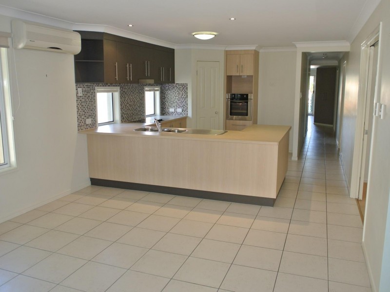 99 Kamarin Street, Manly West QLD 4179