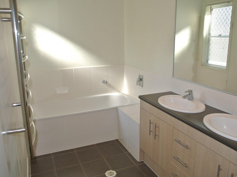 99 Kamarin Street, Manly West QLD 4179