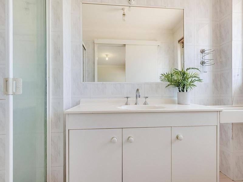 1 Benetti Close, Belmont QLD 4153