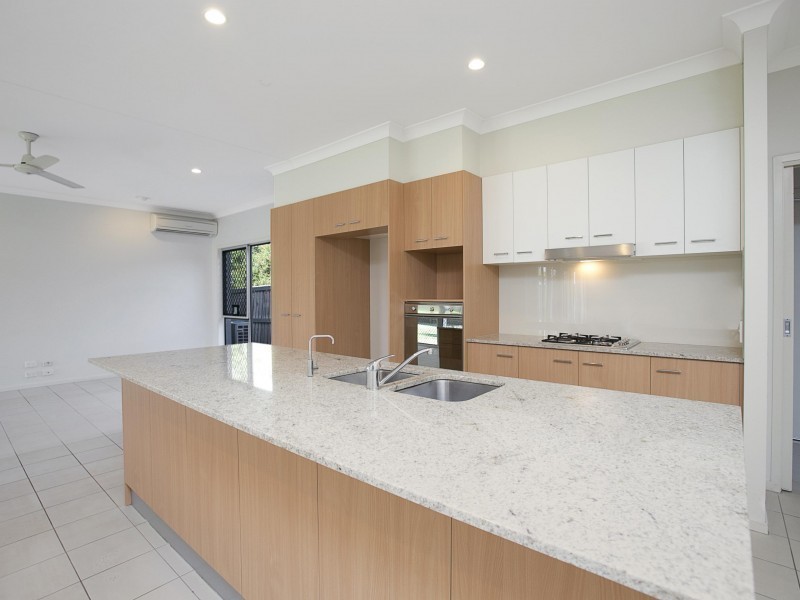 6 Hawksbury Cres, Wakerley QLD 4154